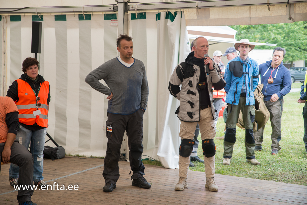 077 Briefing befor the shooting